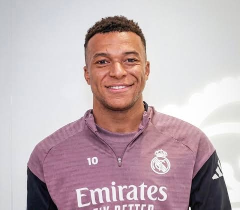Kylian Mbappé Kurorëzohet Sërish si Lojtari i Sezonit te Real Madrid.