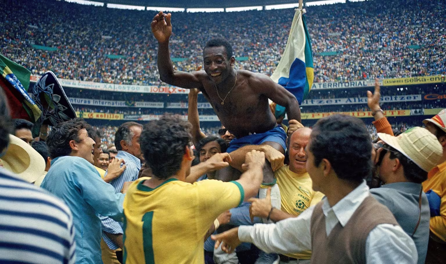 Rivellino Recalls Mexico 1970: “The Final Against Italy Was Our Easiest Match”